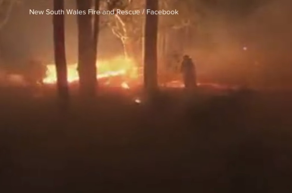 Mesajul sfâșietor al unei mame, prinsă în mijlocul incendiilor infernale din Australia cu bebelușul ei: “A  inhalat fum cam cât o persoană care fumează un pachet de ţigări pe zi”