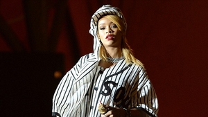 Rihanna nu se cuminteste deloc! A făcut un gest nepotrivit la un concert, fără să-i pese că mii de oameni o privesc