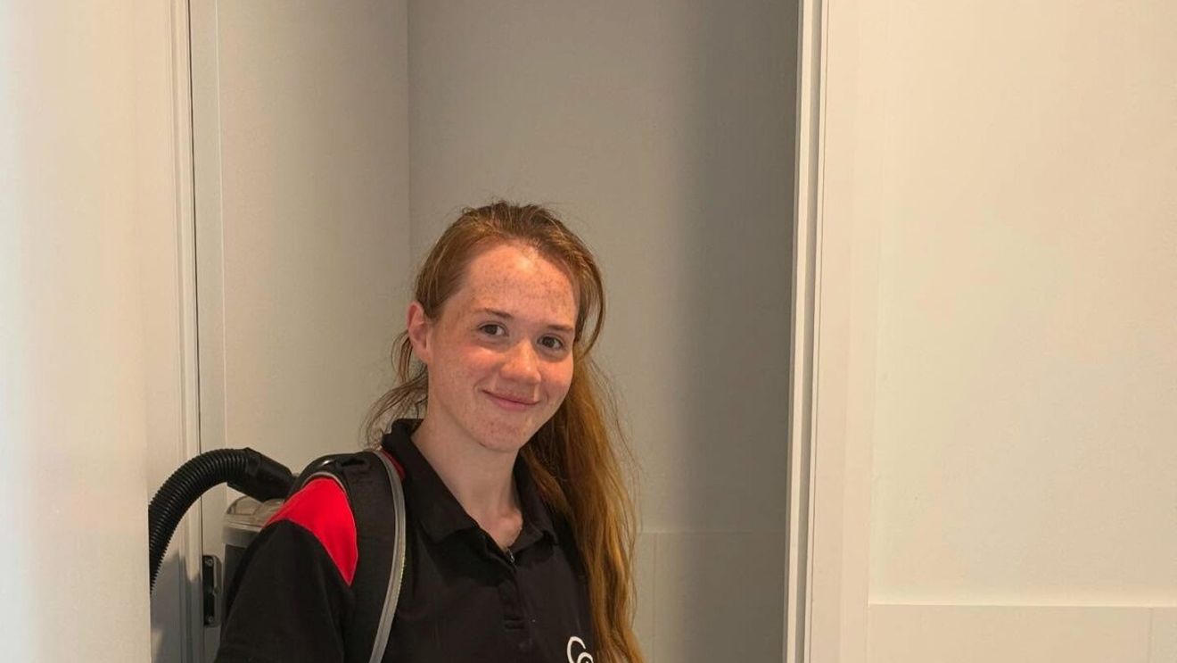 Această tânără de 21 de ani lucrează doar 5 ore pe zi și câștigă 9000 de euro lunar. Ce job BIZAR are, de fapt