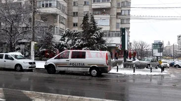 Jaf armat la sucursala unei bănci din Craiova! Câți bani a reușit să hoțul să ia