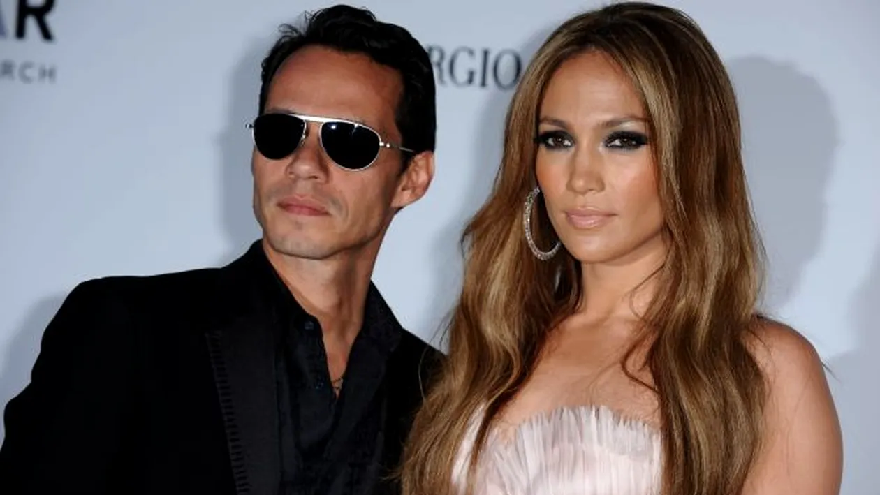 J Lo si Marc Anthony, retinuti mai mult de doua ore pe un aeroport din Moscova