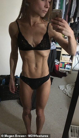 Megan Brewer, o balerină anorexică de 22 de ani, obligată de un ”demon” să danseze 10 ore pe zi fără întrerupere