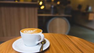 I-a stat inima în loc când a văzut nota de plată! Un turist în Budapesta a plătit 600 de euro pentru o cafea