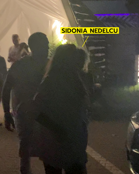 Sidonia a plecat alături de prietenul ei, foarte bine dispusă