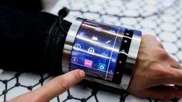 Cele mai tari gadgeturi prezentate la Mobile World Congress. Brătara flexibilă care ia locul tabletei a uimit pe toată lumea!