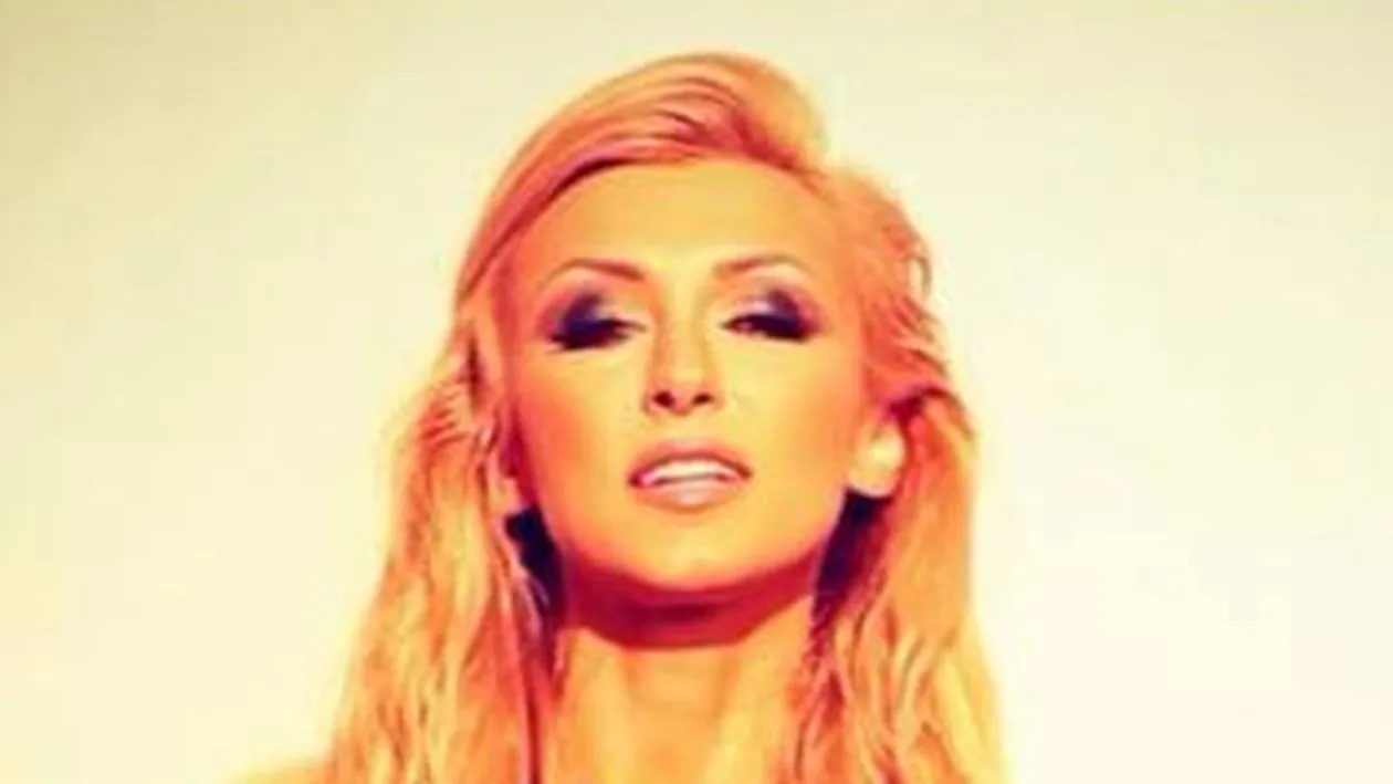 Dau PUPICI.... Poza PROVOCATOARE publicata de Andreea Balan pe Facebook! Ce se vede in imagine