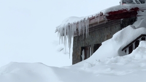 Strat de zăpadă de 50 cm în aceste orașe din România. Meteorologii și autoritățile, în alertă