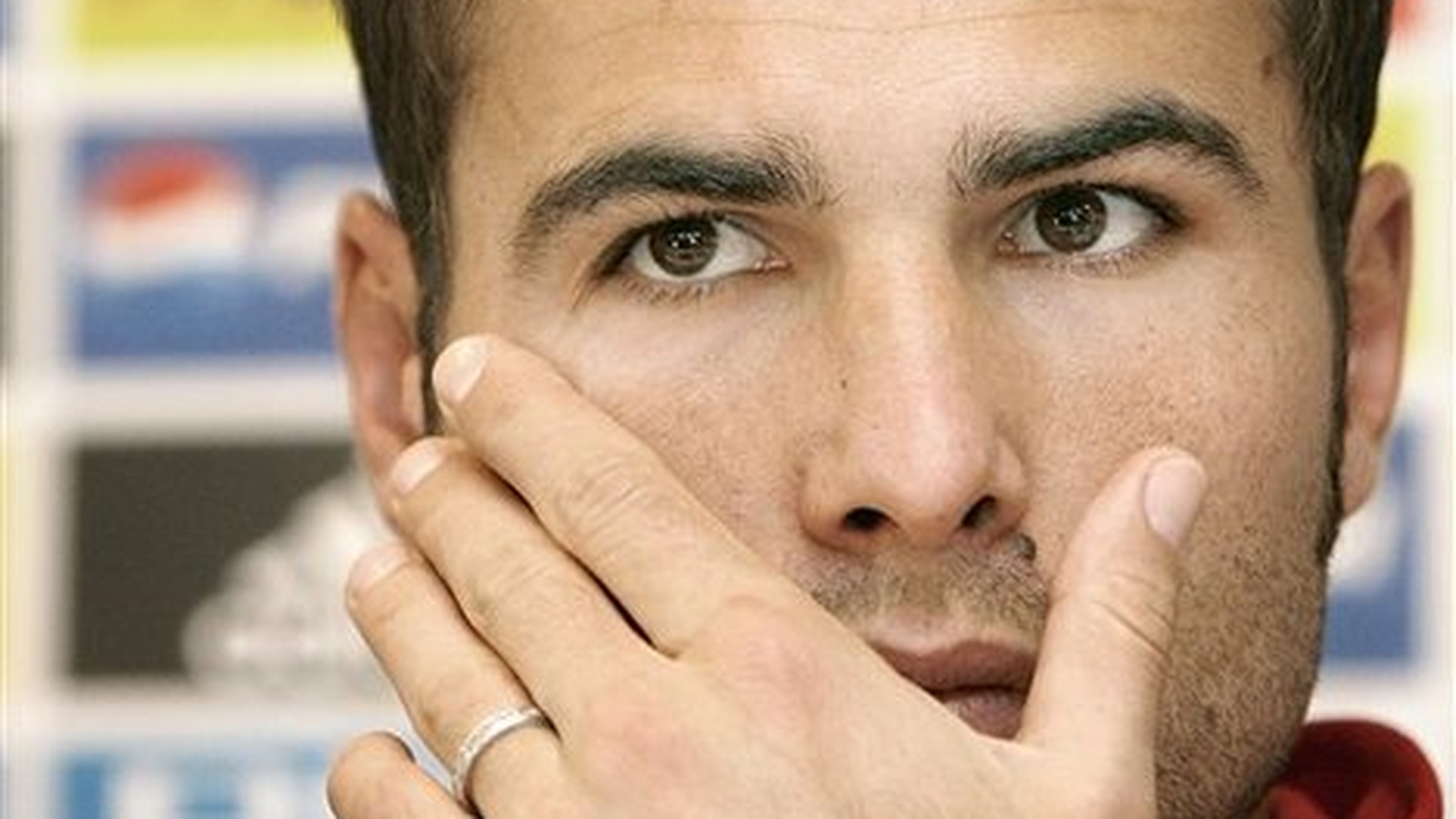 Cea mai emoţionantă fotografie! Vezi cum a fost pozat Adrian Mutu! Imaginea a făcut furori în mediul virtual