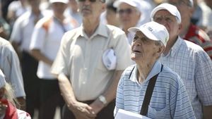 Mii de bătrâni nu și-au primit pensiile: ”Dacă nu aveam băiatul, muream de foame”