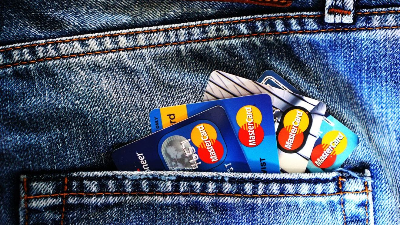 Cine sunt românii care primesc vouchere de 500 de lei. Banii vor intra direct pe card