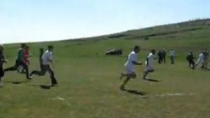 VIDEO Fotbal si capete sparte la un meci de fotbal din liga judeteana!