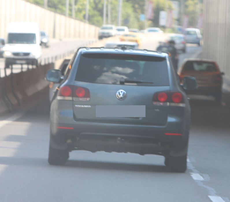 Alin Mastan a coordonat din umbră jandarmii la mitingul Diasporei. Bossul în cârjă are Touareg de serviciu și "bodyguard"!
