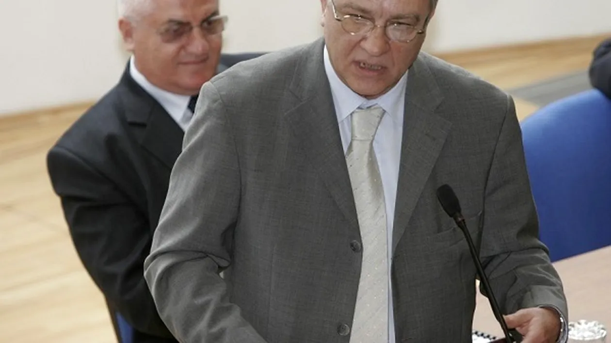 Mircea Sandu, din nou la DNA. Fostul şef al FRF este audiat într-un dosar de corupţie