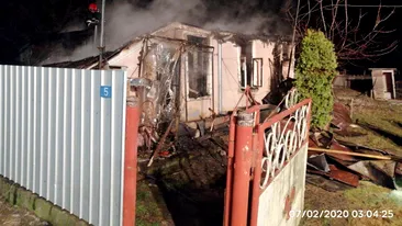 Incendiu violent la o casă din Vrancea. Un bărbat a suferit arsuri grave