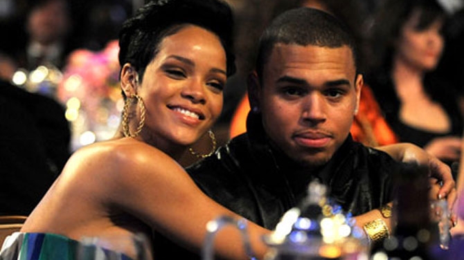 Impacarea care socheaza intreaga lume! Rihanna il vrea inapoi pe cel care a batut-o de a desfigurat-o