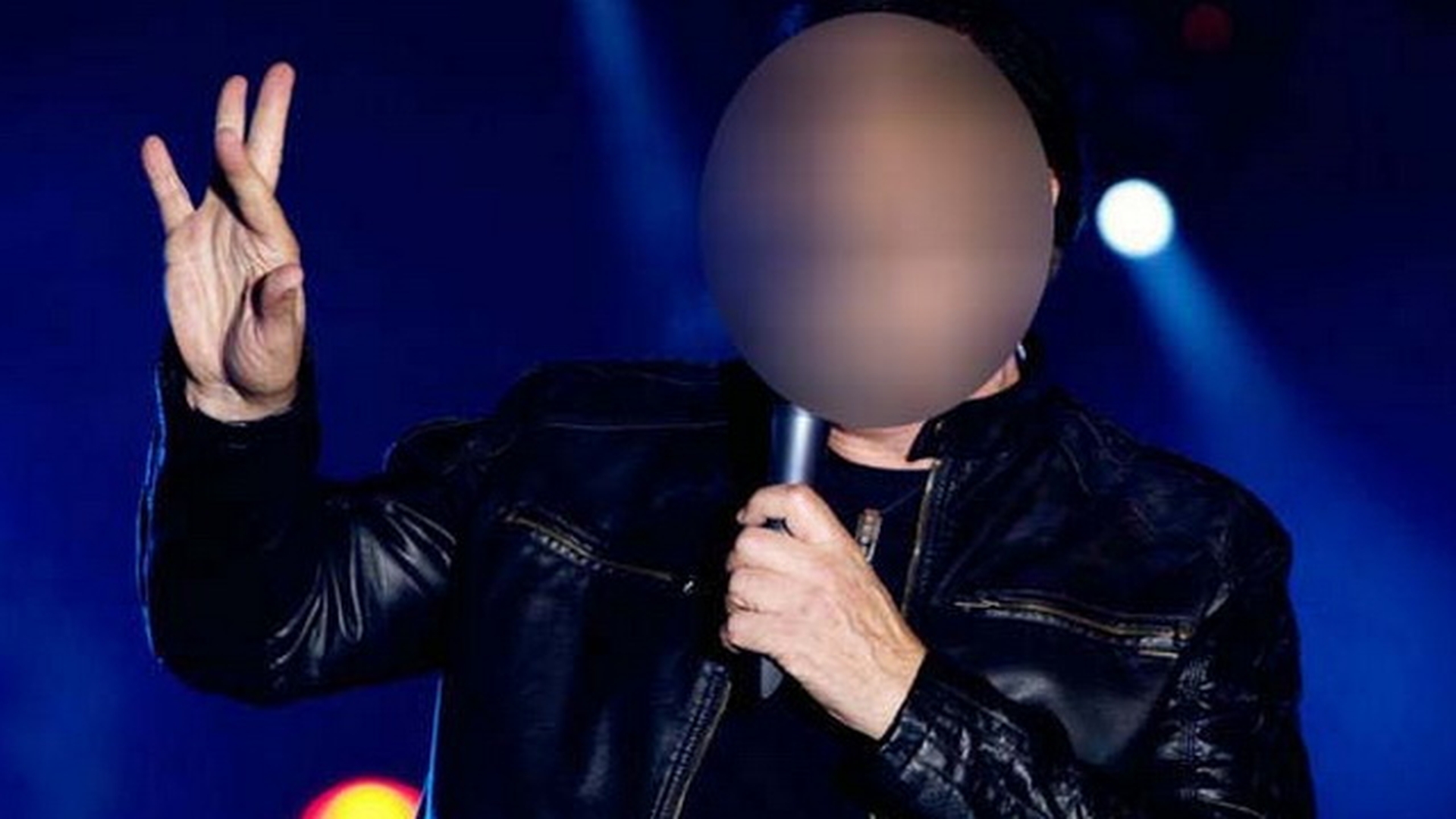 Imagini de colectie! O celebru crai de Dorobanti si-a scos mama in oras, de brat!
