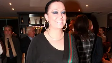 Vai de apometrele ei! Monica Anghel si-a tras trei piscine