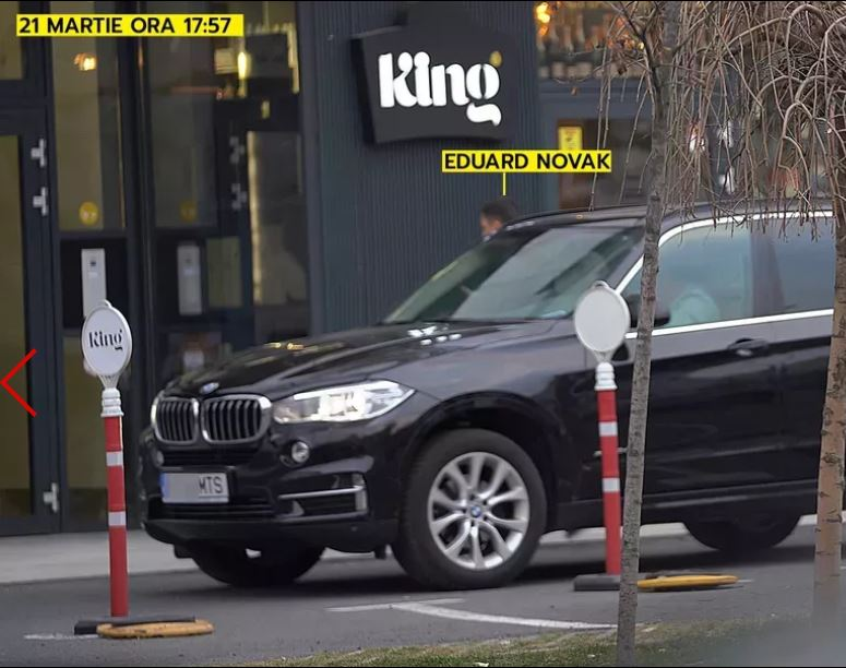 La câteva minute distanță, apare și ministrul Novak (Foto: CANCAN.RO)