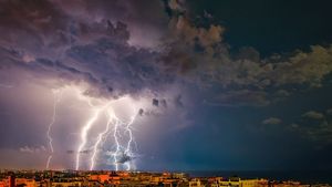 ALERTĂ METEO. Vremea se răceşte şi va ploua în toată ţara