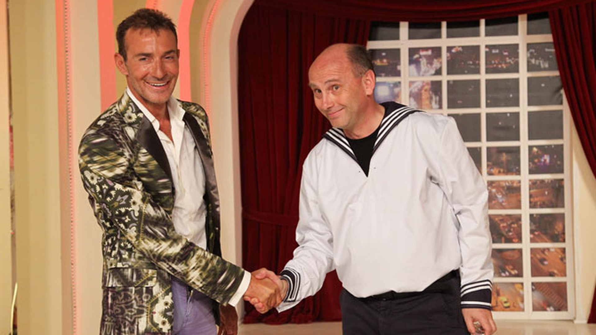 Radu Mazare danseaza cu brazilience  la “Serviciul Roman de Comedie”