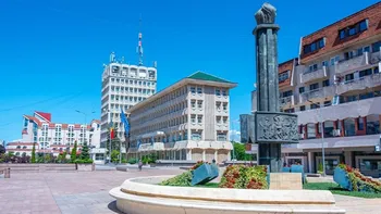 Municipiul-reședință de județ în care o garsonieră se vinde cu doar 10.000€ acum, în luna martie 2026