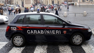 Şase români, răniţi într-un accident rutier petrecut în nordul Italiei! Au intrat cu maşina într-un stâlp