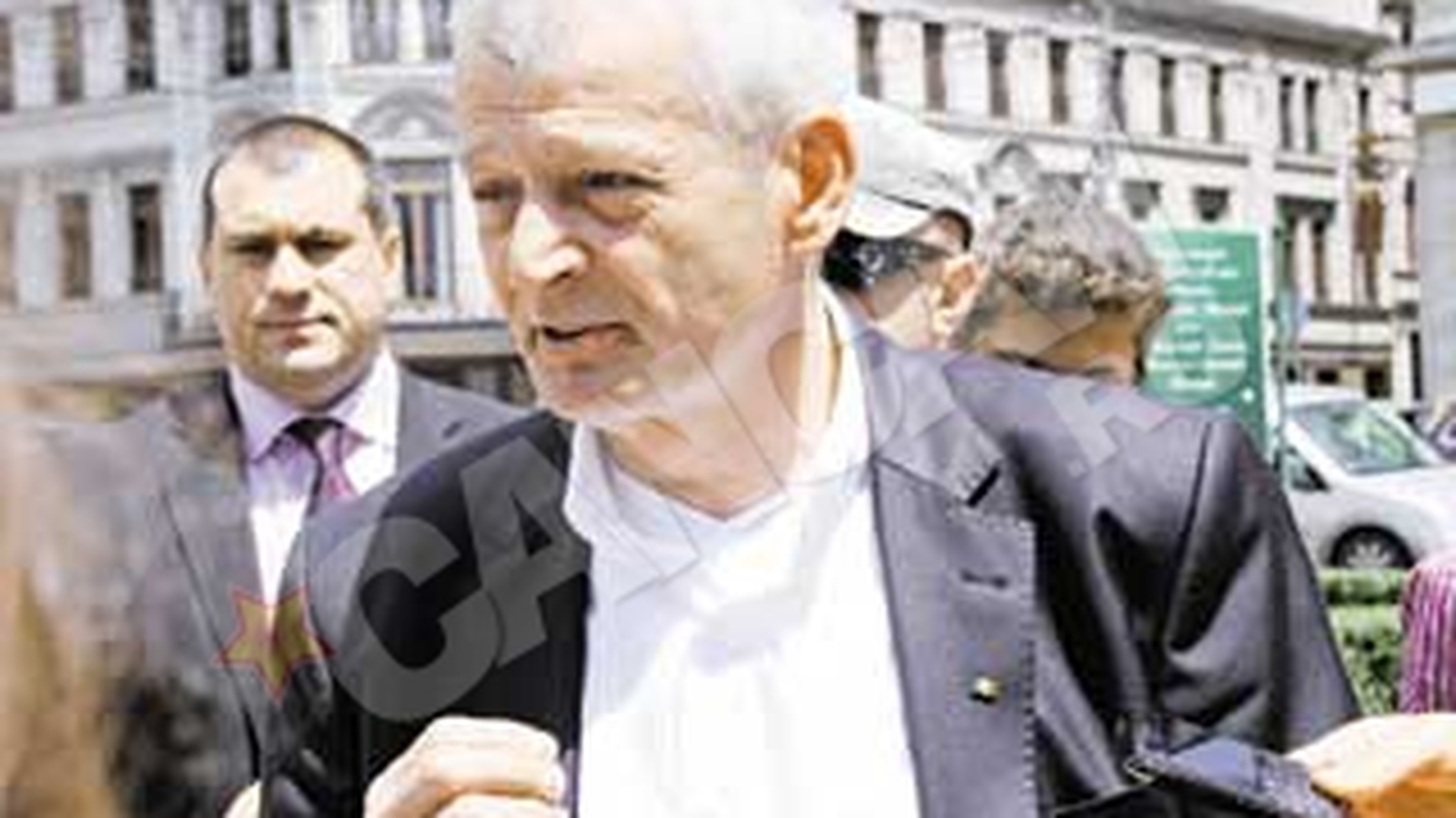 Va mari bugetul alocat investitiilor in cabinetele medicale din institutiile de invatamant! Oprescu vrea ambulante scolare