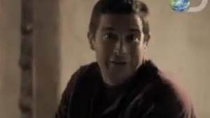 VIDEO Invata de la cel mai bun cum sa rezisti "cancerului" de afara! Bear Grylls iti arata ce sa faci ca sa nu degeri de frig in casa sau pe strada!