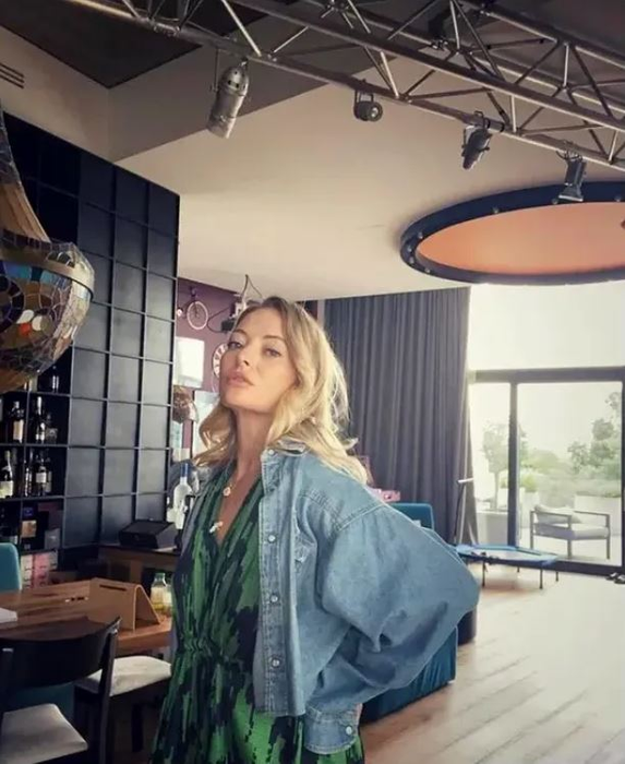 Cum arată penthouse-ul de 1,4 milioane de euro al Deliei Matache. Se întinde pe două etaje și are piscină proprie