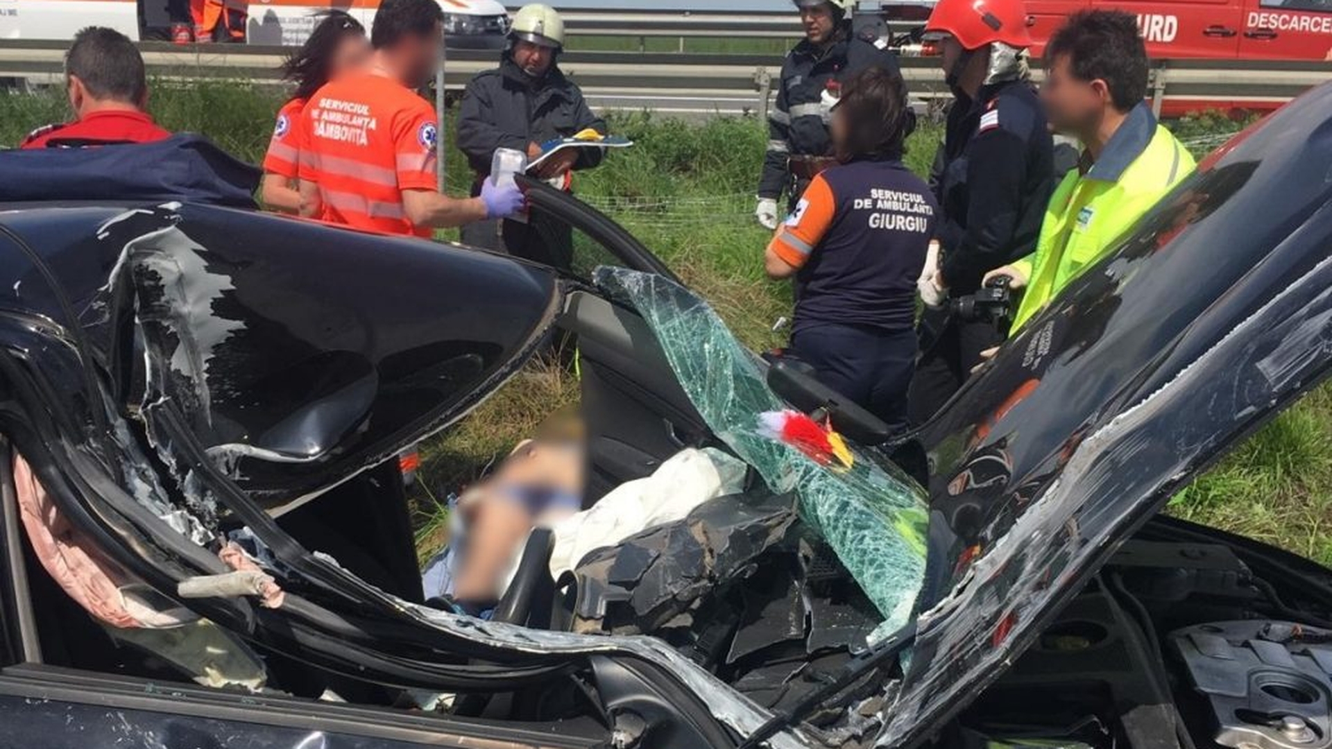VIDEO. Accident grav pe Autostrada București - Pitești. Două victime au rămas încarcerate, a intervenit elicopterul SMURD