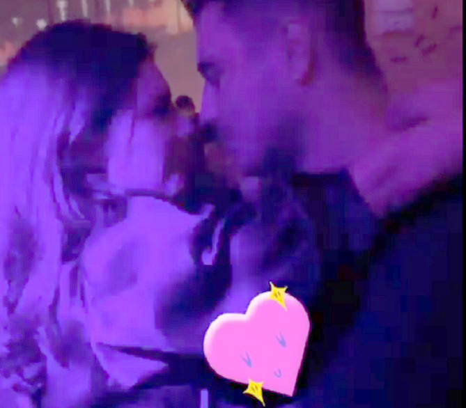 Cristina Ich și Alex Pițurcă, sărutări pătimașe în club! Au fost filmați când și-au dat frâu fanteziilor