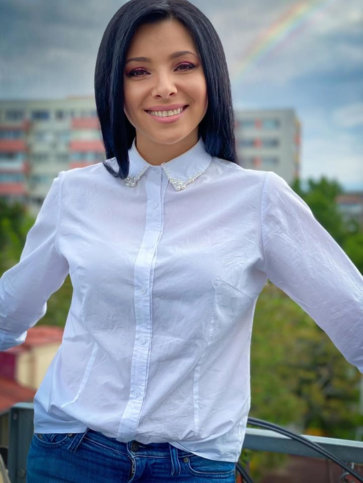 Primul job în televiziune pentru Corina Caragea a fost la “Surprize, Surprize”, dar a demisionat după 3 luni. Ce i-a spus Andreea Marin, fosta ei șefă, înainte să plece