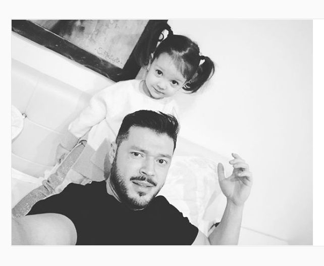 Victor Slav s-a fotografiat cu fetița lui, Sofia Natalia, iar fanii i-au scris un mesaj dur. “Roagă-te să nu semene cu…”