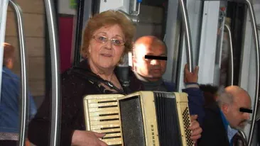 Povestea fabuloasa a bunicutei din Bacau, absolventa de Conservator, care cerseste cu acordeonul in metroul din Roma