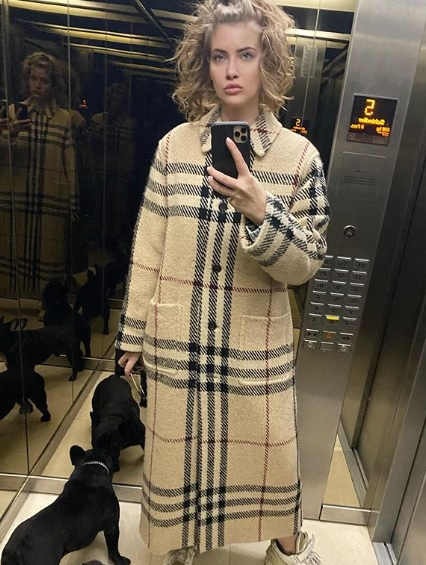 De aia e unică! Cum a ieșit îmbrăcată din casă Iulia Albu, azi-dimineață, prin zăpezile din București