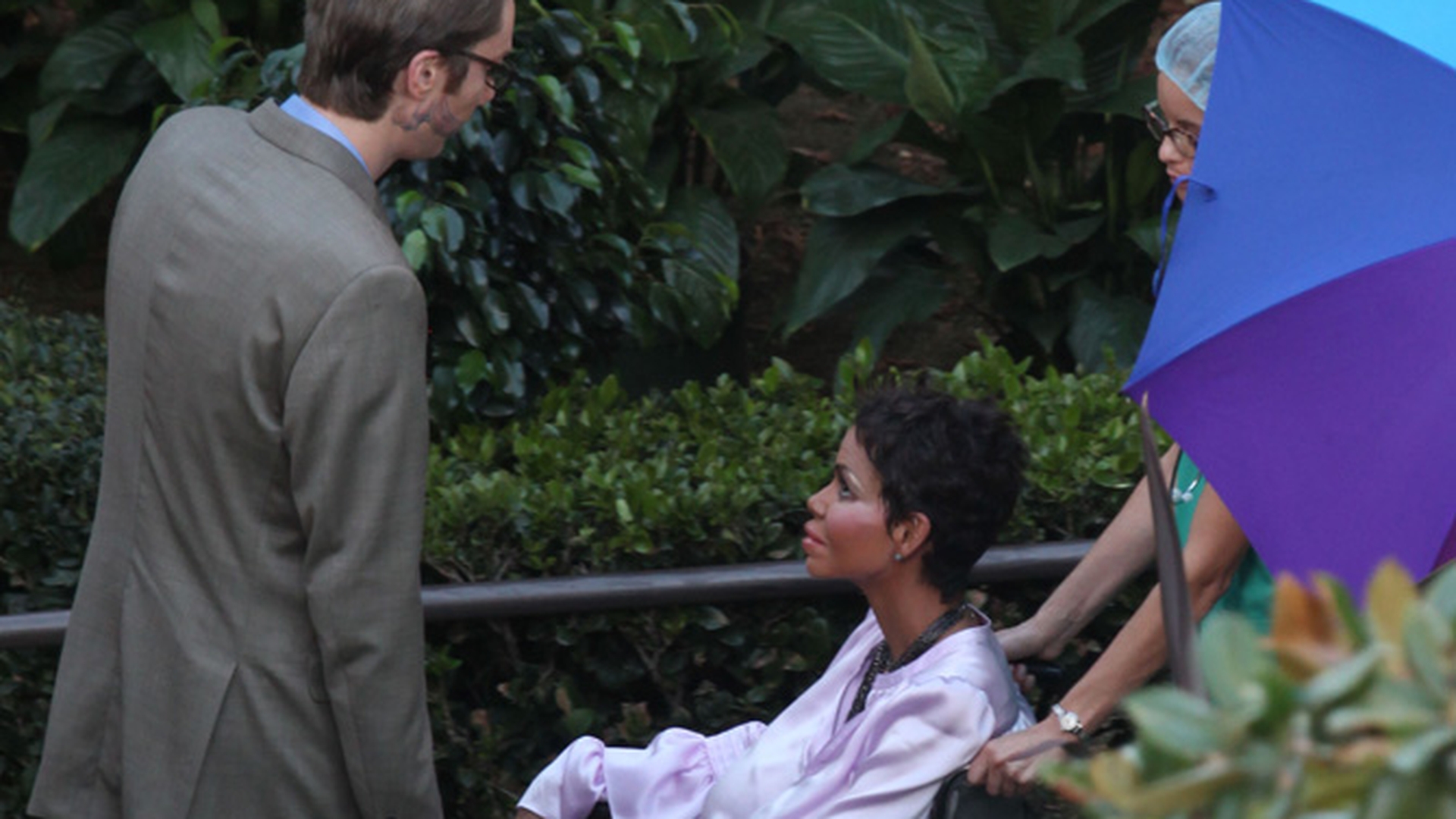 Halle Berry are fata de plastic