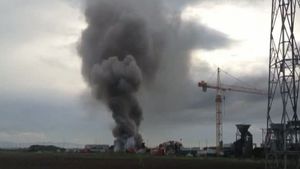 Un incendiu puternic a izbucnit la o groapă de deşeuri chimice din Piteşti!