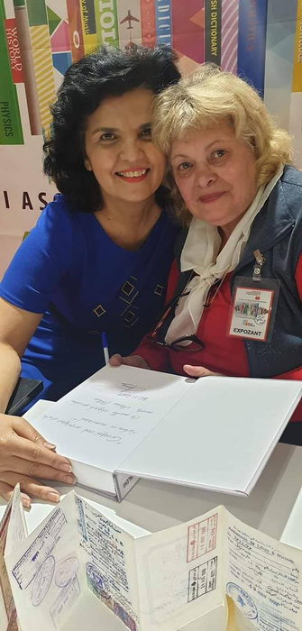 Mariea Crâșmaru a scris o carte despre experiențele sale în jurul lumii