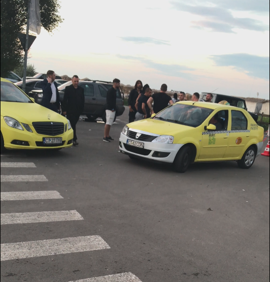 Dan, iubita lui și câțiva prieteni părăsesc, spre dimineață, clubul