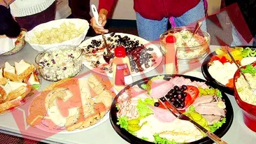 Firme de catering, amendate pentru ca vindeau alimente expirate