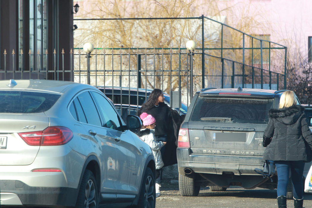 Laurette a luat măsuri după ce fiica i-a fost agresată la școală… I-a pus ”bodyguard” puștoaicei!