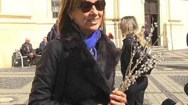  Carmen Iohannis, singură la slujba de Crăciun