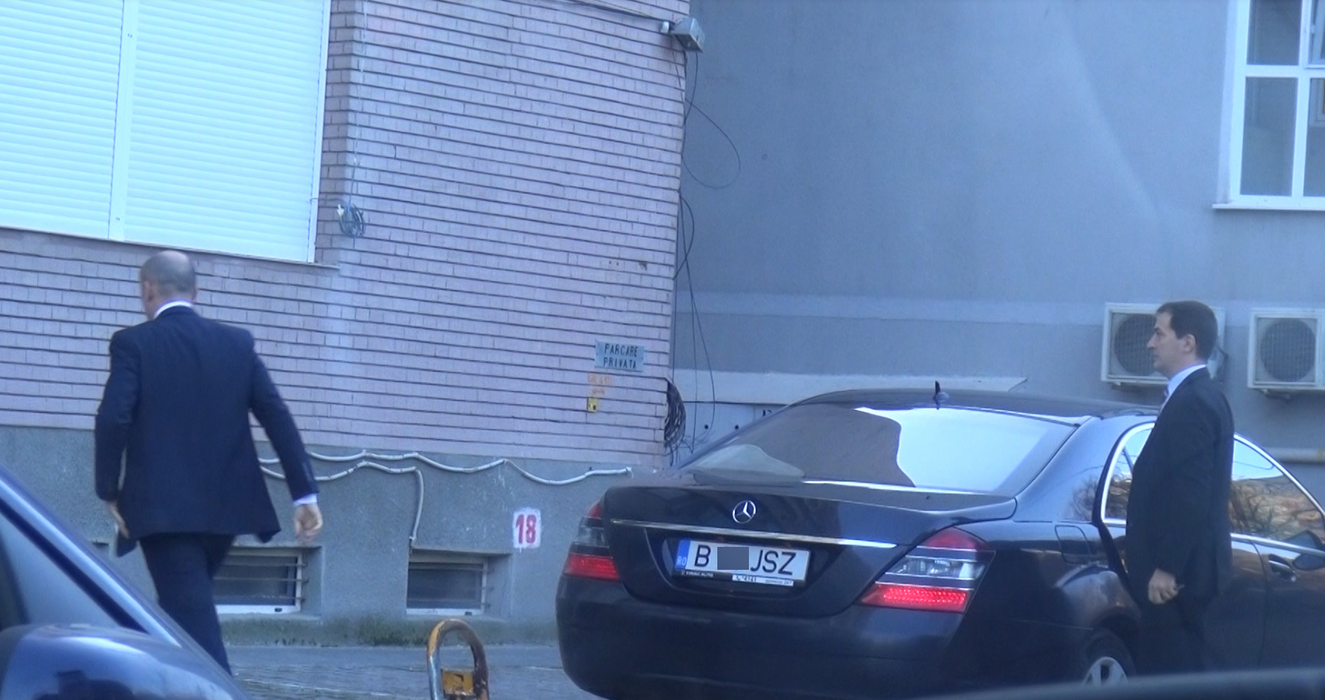 Unul dintre SPP-işti pleacă să verifice imobilul