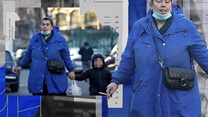 A pierdut lupta și cu kilogramele, și cu viciul fumatului! Ioana Tufaru nu renunță la țigară nici când își plimbă băiețelul