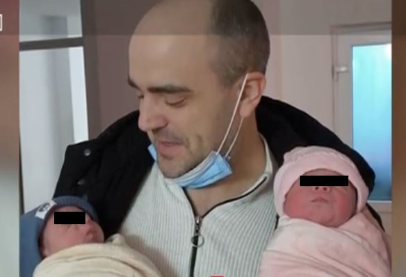 Povestea lui Carmen, o femeie din Baia Mare care a devenit mamă de gemeni la 57 de ani! Soțul ei este mai tânăr cu 22 de ani