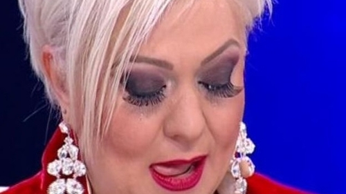 Dureri insuportabile pentru Monica Anghel. Vedeta a fost operată de urgenţă. "Sunt fără..."