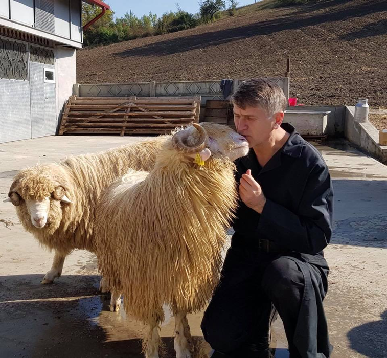 Cristian Pomohaci, fost preot, actual cântăreț