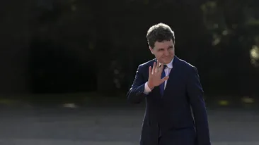 Nicușor Dan și-a făcut publică declarația de avere. Câți bani are în conturi și cine sunt cele 400 de persoane care l-au ajutat în campanie