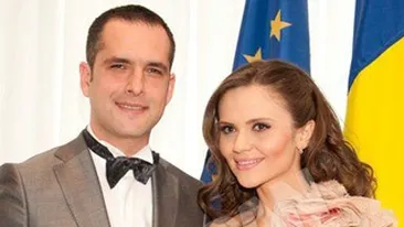 Cristina Siscanu, asaltata de batrane la fiecare pas