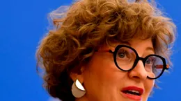Vicepremierul Oana Gheorghiu face apel public către Parchetul General să ofere consultanță guvernului despre cum să bage oamenii la pușcărie